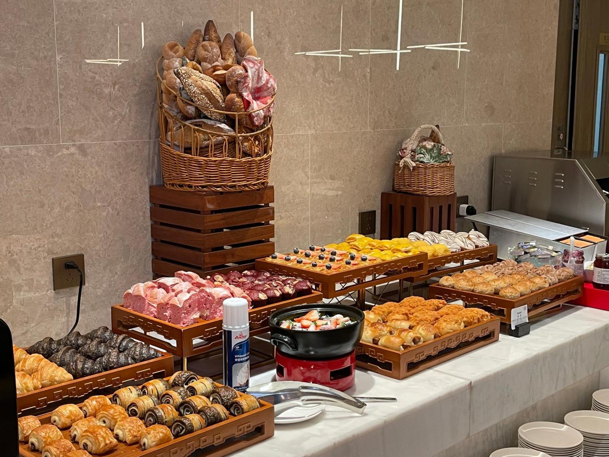 Crowne Plaza Hangzhou Linping By Ihg Exterior photo